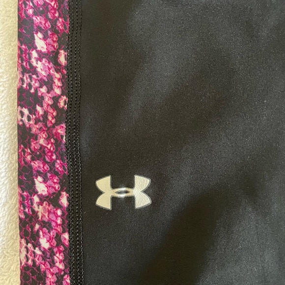 Under Armour.  Capri Length workout tights. - Picture 4 of 4